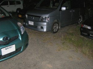 見知らぬステップワゴンに車に駐車場をとられて、とめられない Vitz