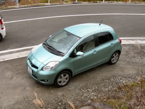 Vitz はこのアングルが一番かわいいです（2008-10-15、双竜の辻にて）