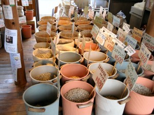 珈琲屋 Beans の店内の様子。恐る恐る撮影の許可をお願いしたところ、ご快諾いただきました。しかし、お店の様子を上手に伝えられる写真になっていないのが残念です