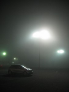 この日、ヨークベニマルに行ったら、急に霧が降りてきました。