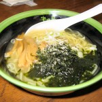 彼女が頼んだ塩ラーメン。