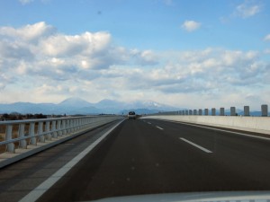 北関東自動車道から撮影。正面に見えるのは日光、その奥は福島県です。