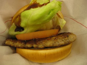 とびきりハンバーグサンド「トマト＆レタス」。この日の夜にモスバーガーで食べました。おいしかった。