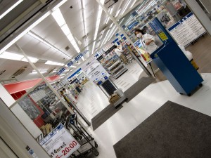 この日行った PC DEPOT 土浦 GREAT CENTER。入口にインフルエンザ対策として手の消毒セットが置かれていました。