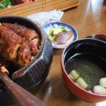 ひつまぶし。東日本のうな丼と違い、蒸さずに直接焼くので、ウナギの表面はカリカリとしています。