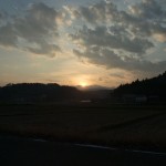 福島市内から見える夕陽。大学周辺はこんなに田舎。