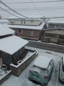 若松市内は雪が積もっていました。